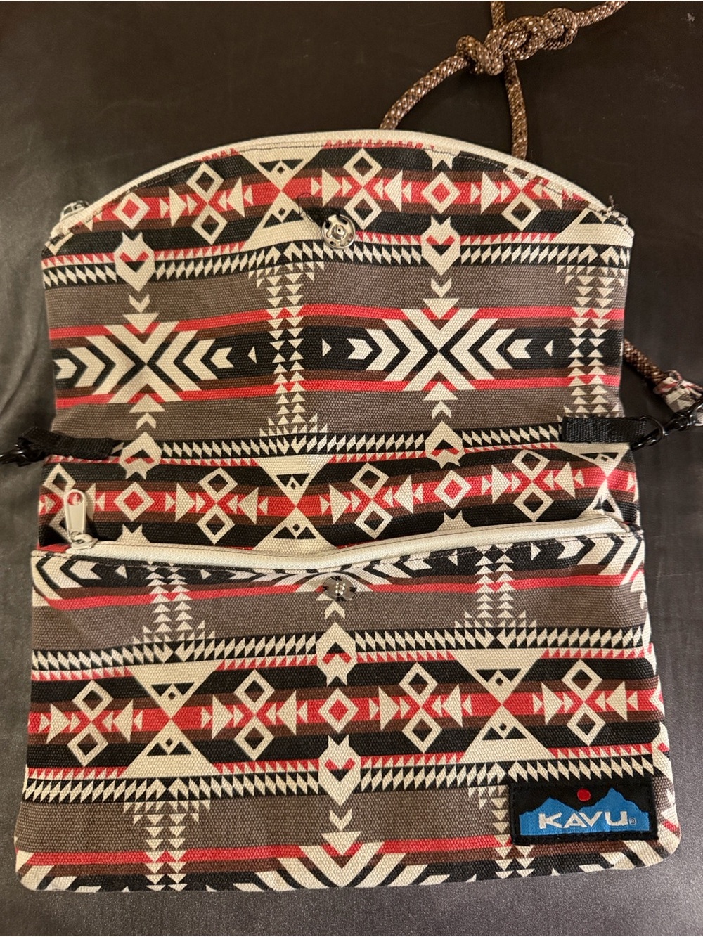 Kavu Aztec Pattern Crossbody Bag w/Card Slots *snap needs a stitch to tighten up - Picture 2 of 5